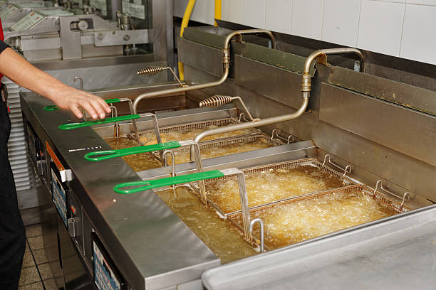 ¿Con qué frecuencia debe desechar el aceite de la freidora?